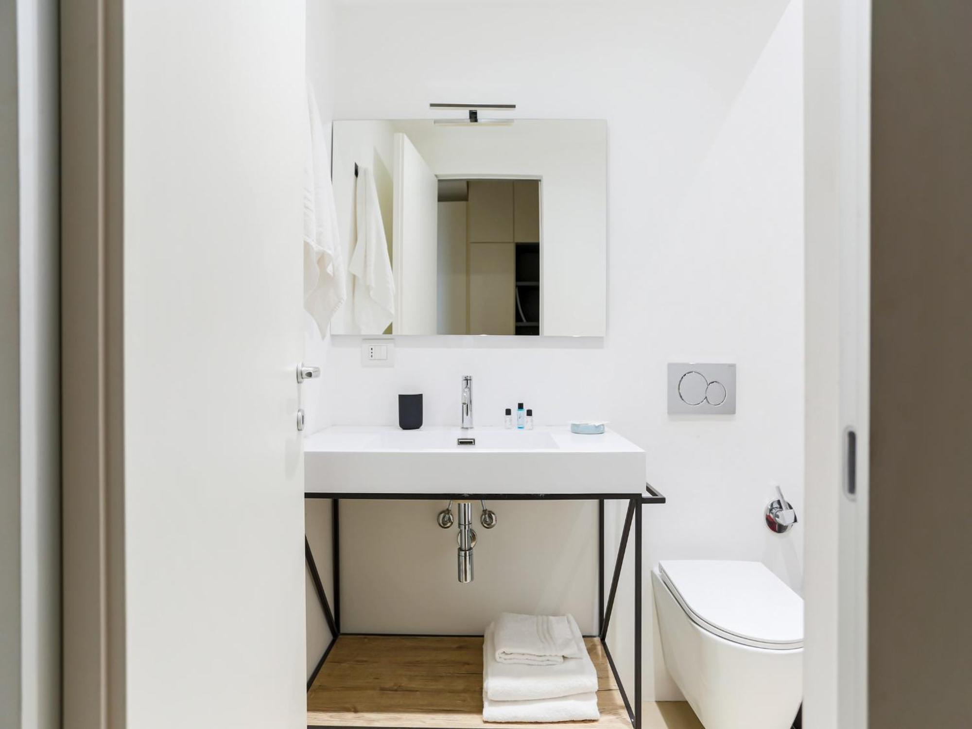The Best Rent - Bright One-Bedroom Apartment In Corso Vittorio Emanuele II Milão Exterior foto