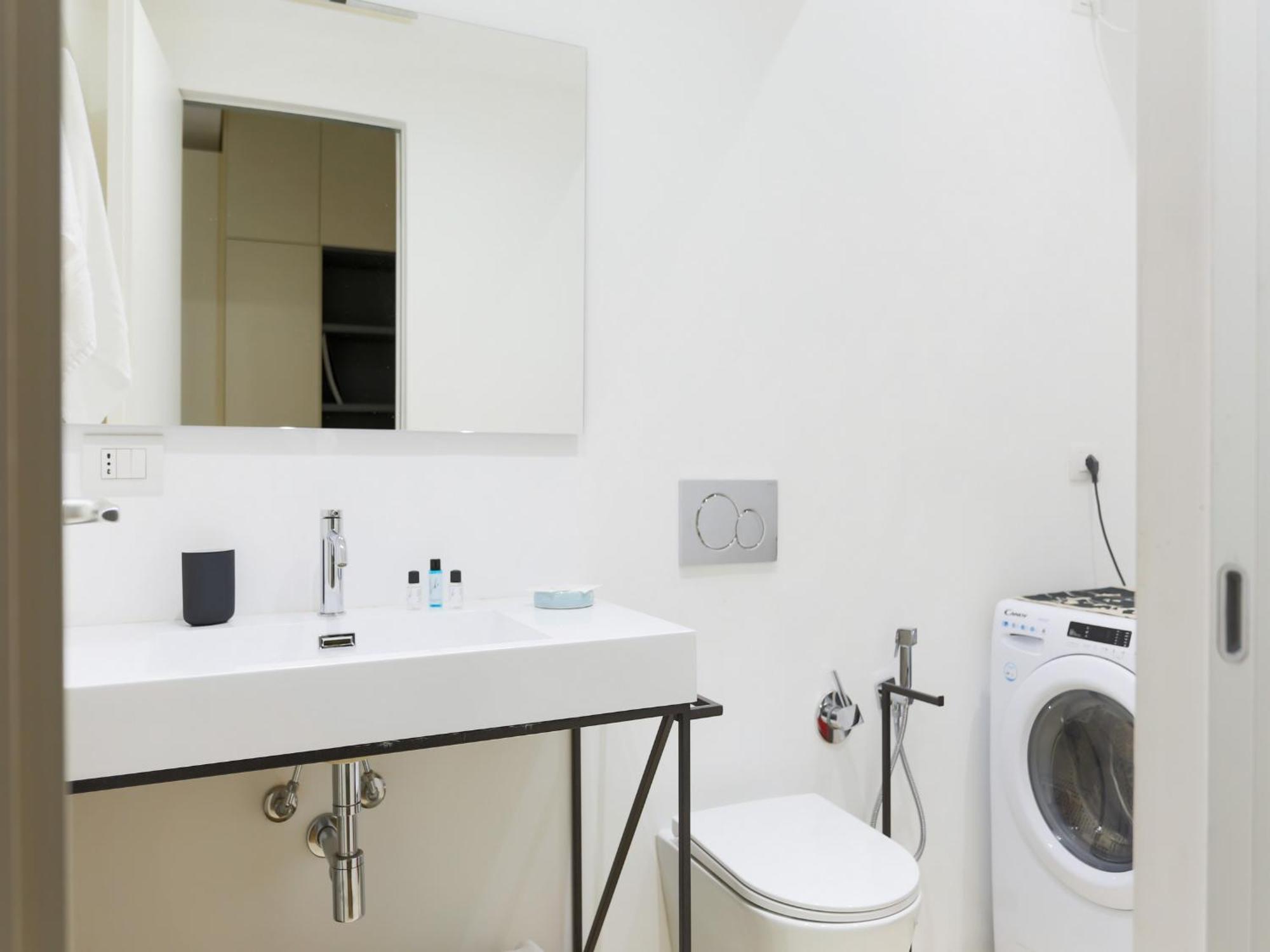 The Best Rent - Bright One-Bedroom Apartment In Corso Vittorio Emanuele II Milão Exterior foto